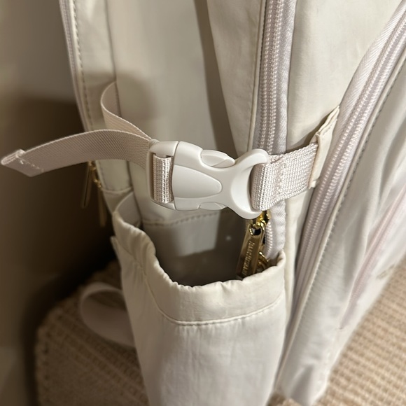 Isaac Mizrahi Viral Backpack Diaper Bag viral TikTok NWT LAST ONE - Picture 7 of 12